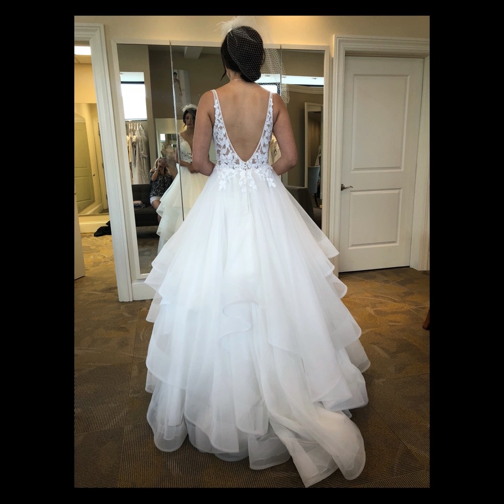 New Unaltered Wedding Dress - Picture 4 of 6